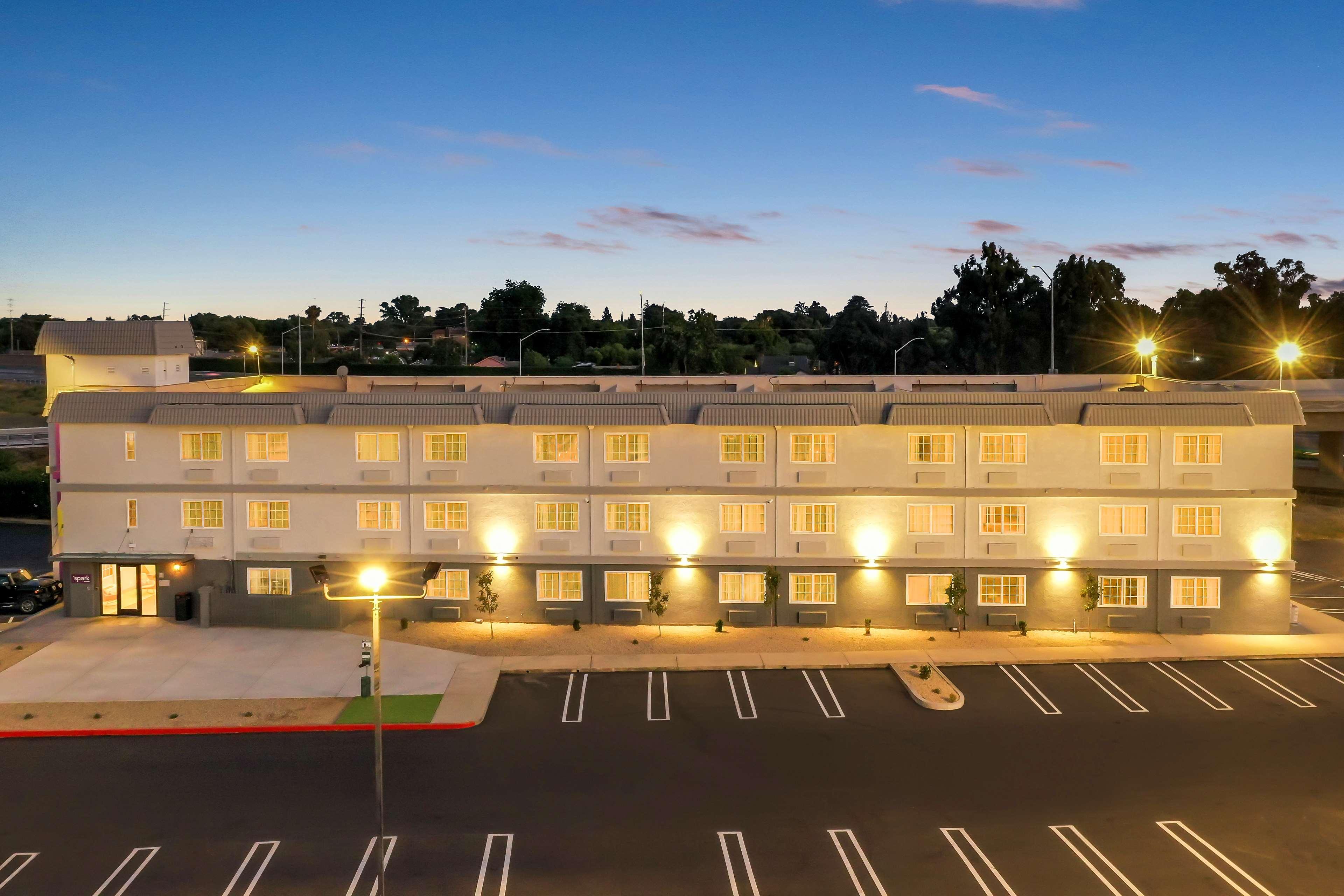 Spark By Hilton Modesto Esterno foto