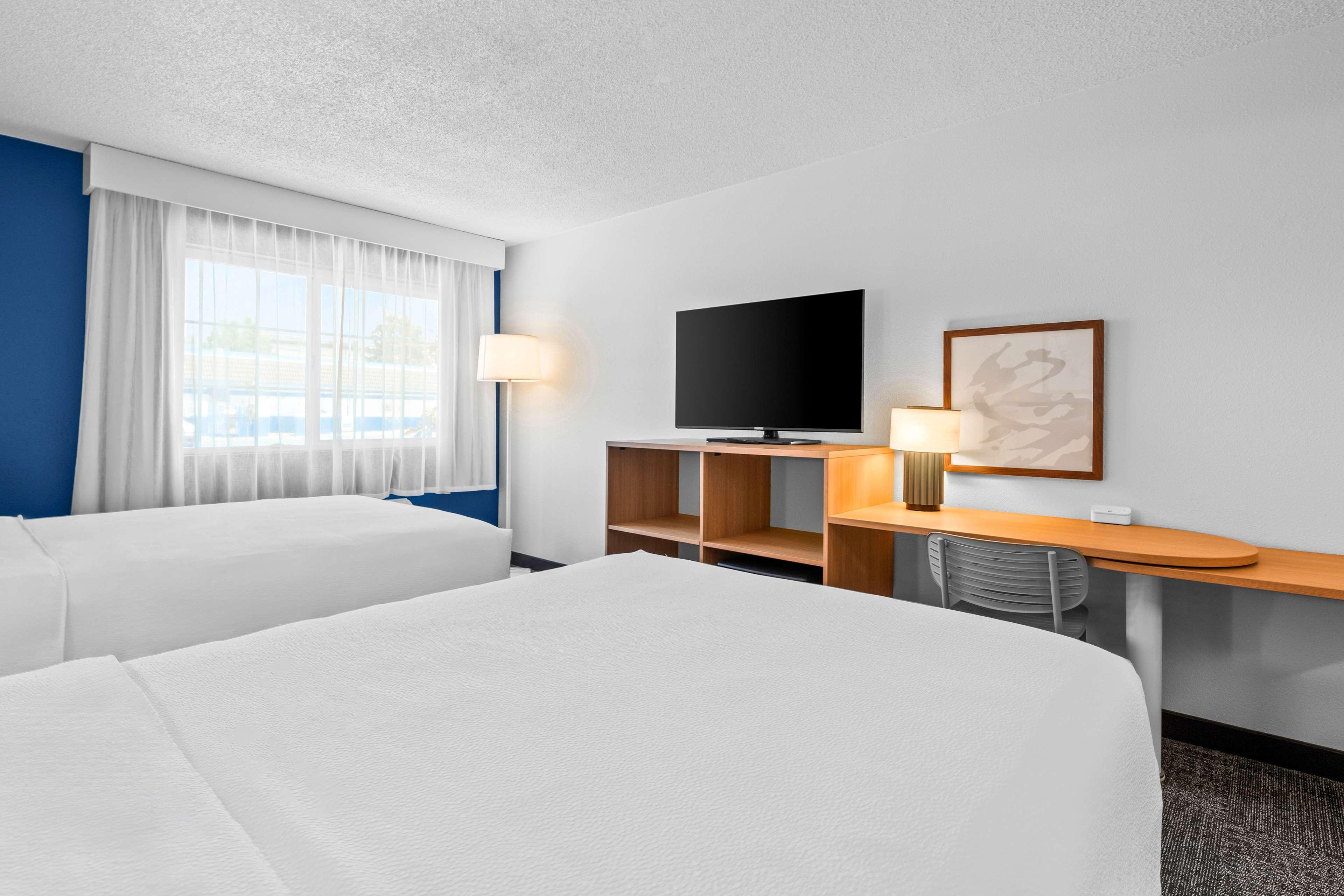Spark By Hilton Modesto Esterno foto