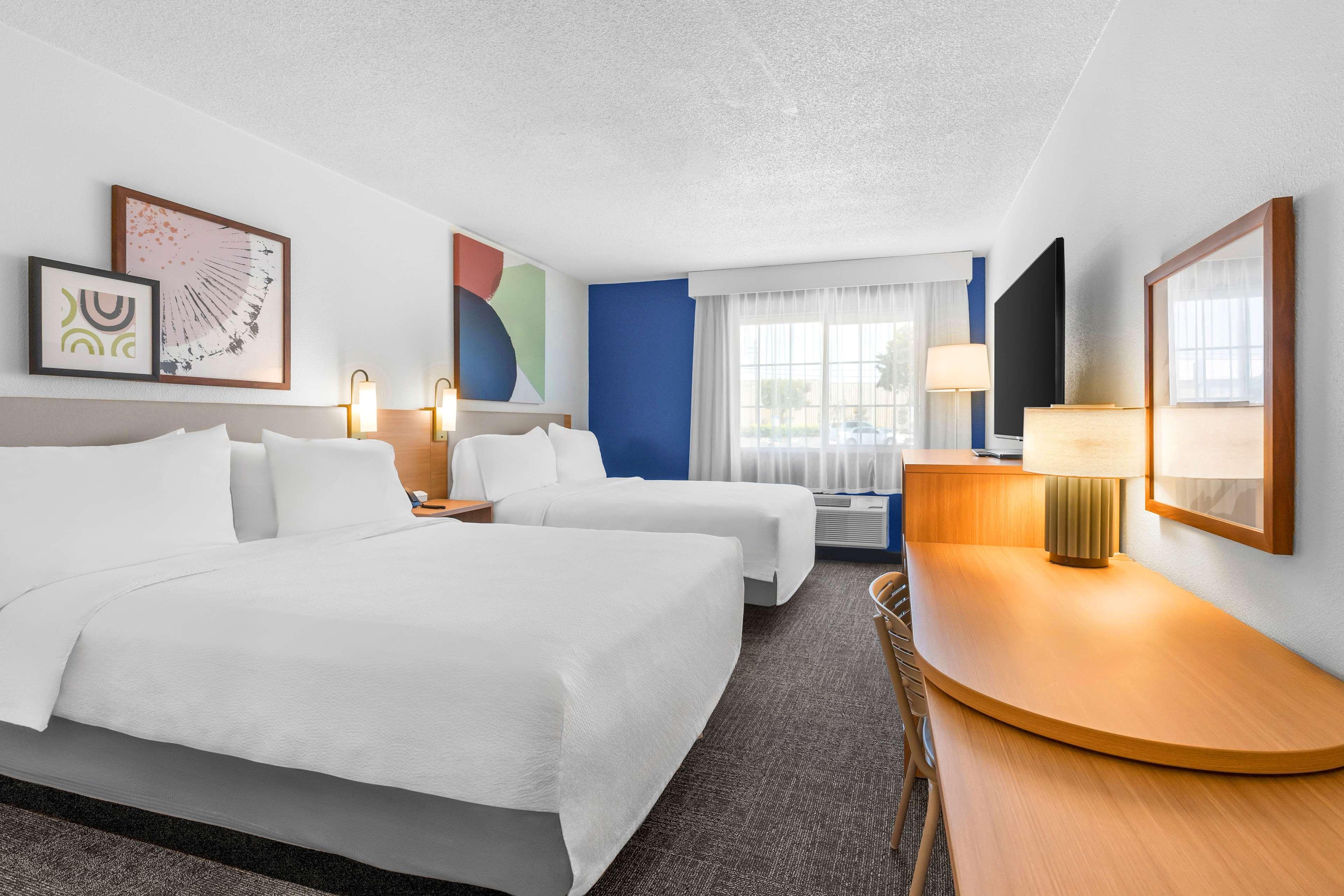 Spark By Hilton Modesto Esterno foto